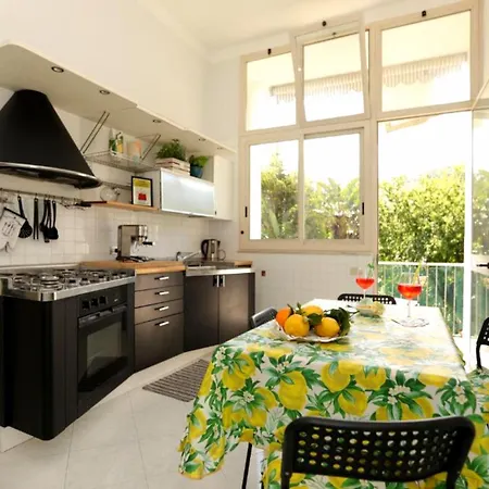 Estate4home - Casa Chiarina سورينتو