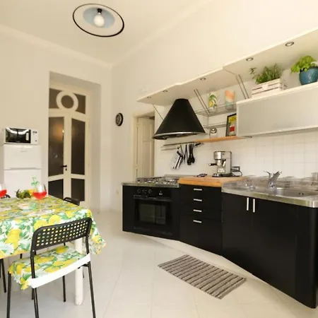 Estate4home - Casa Chiarina شقة سورينتو